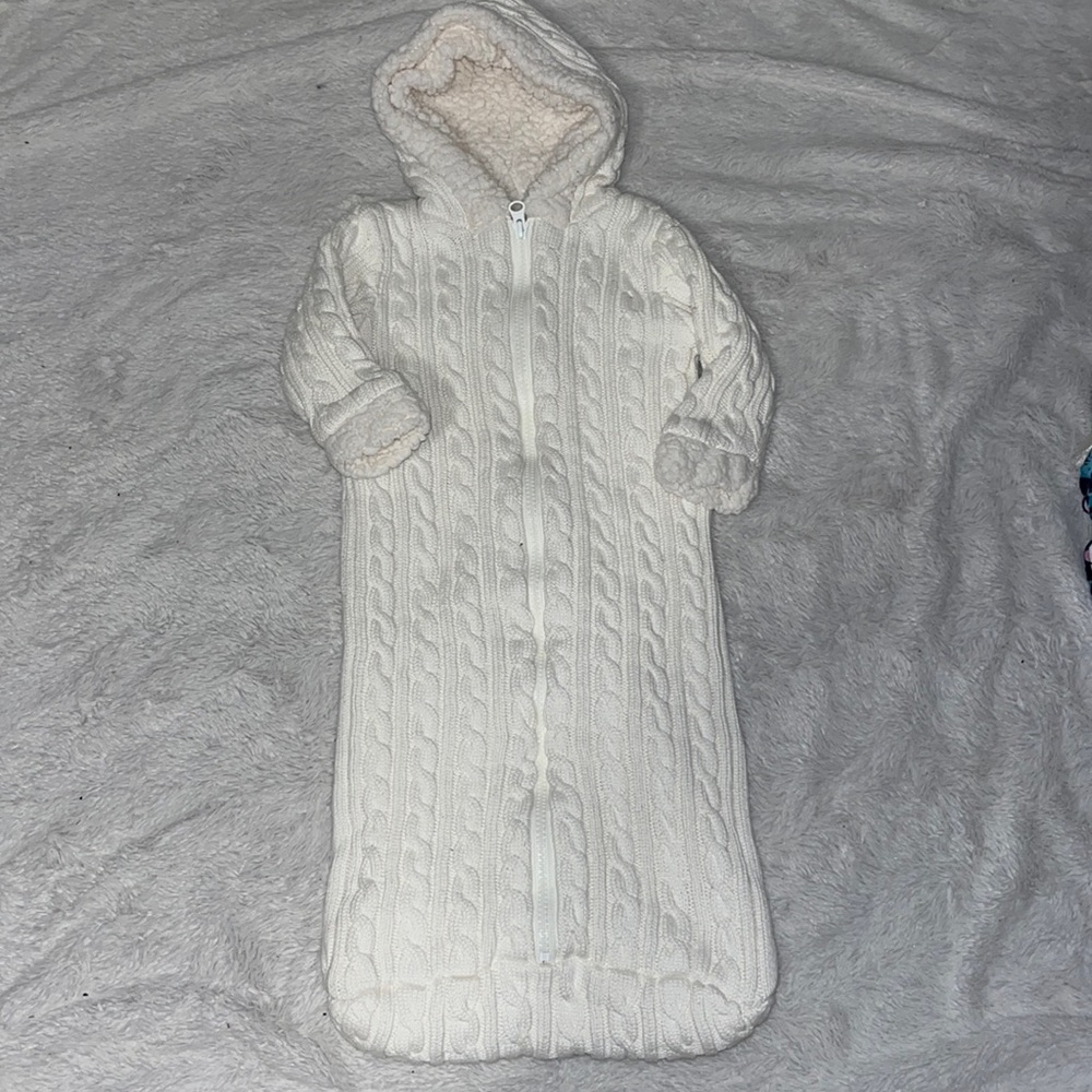 Old navy warm hooded zip up sleeping bag 6-12 months winter